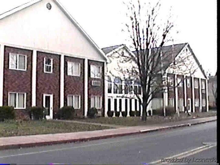 Regency Inn & Suites West Springfield Exterior photo