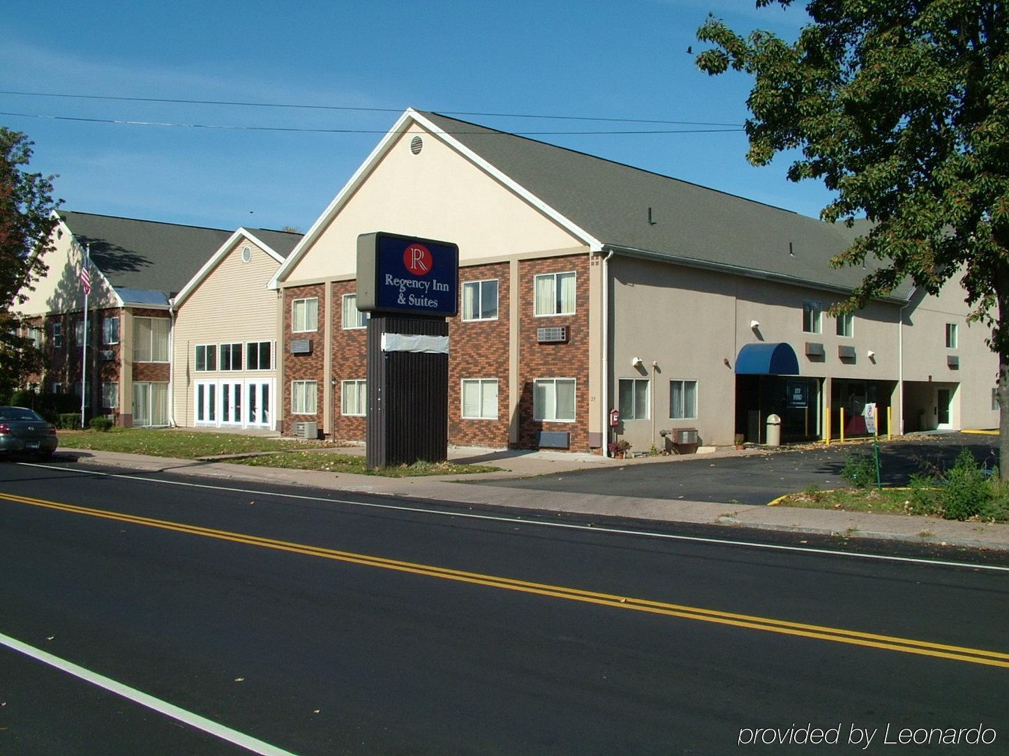 Regency Inn & Suites West Springfield Exterior photo